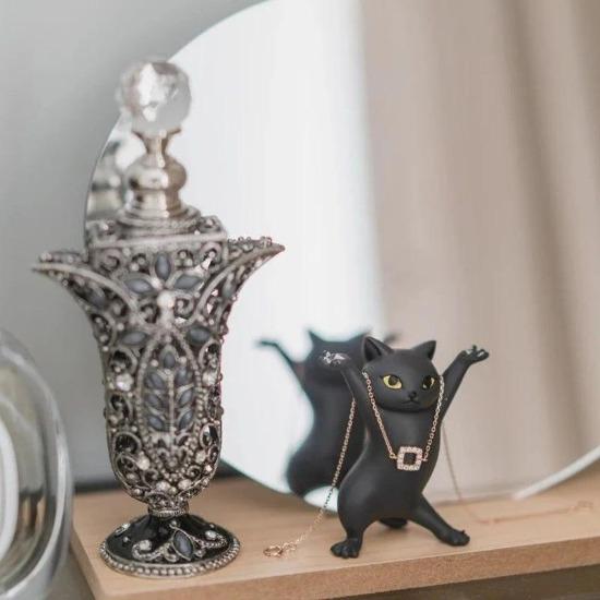 Lift kitty cat holder - Always Whiskered 
