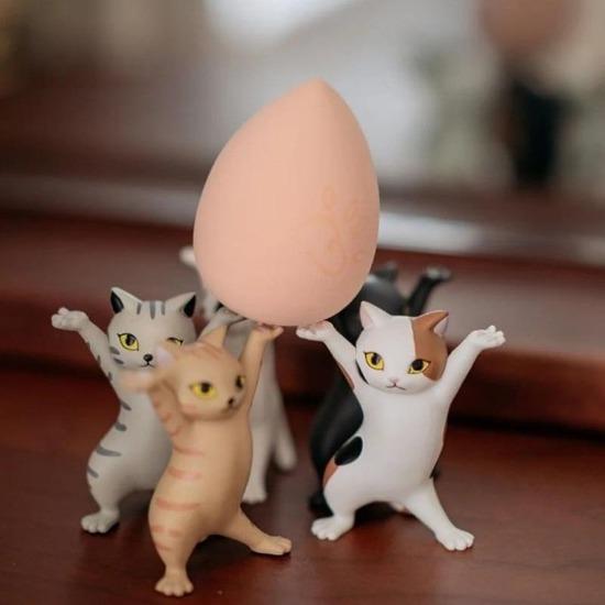 Lift kitty cat holder - Always Whiskered 