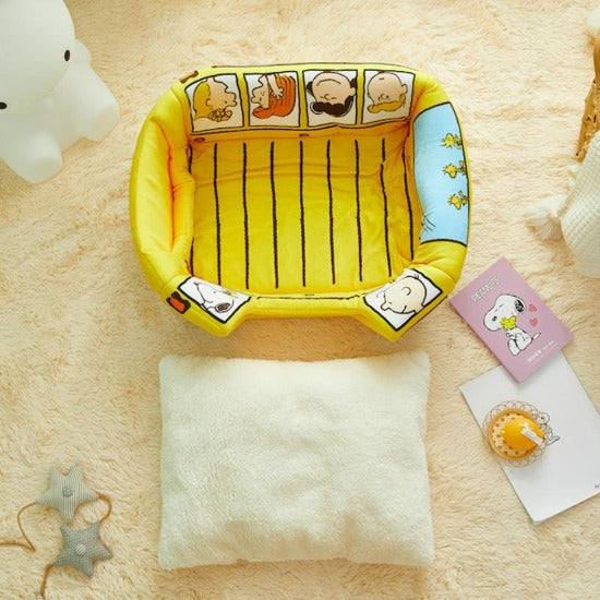 Snoopy school bus pet bed - Always Whiskered