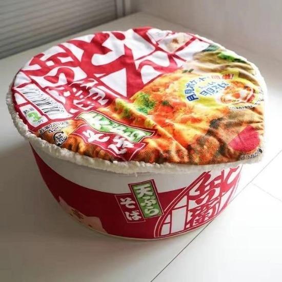 Ramen noodle pet bed 